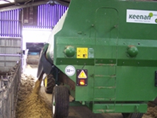 Keenan Compete Diet Feeder feeding wheat feed pellets